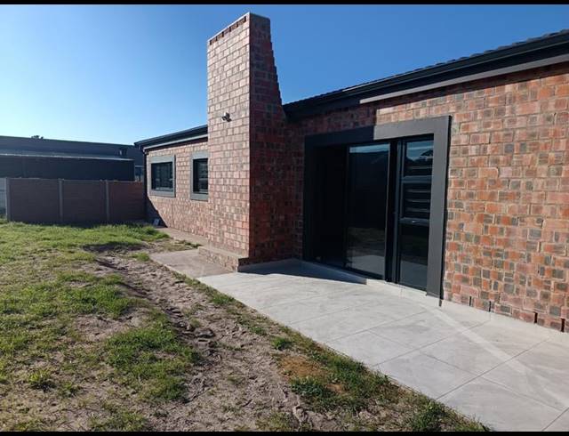 2 BEDROOM HOUSE FOR SALE IN ALBERTINIA
